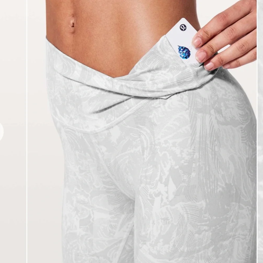 Lululemon White Patterned Fast and Free Crop Leggings - Picture 4 of 13